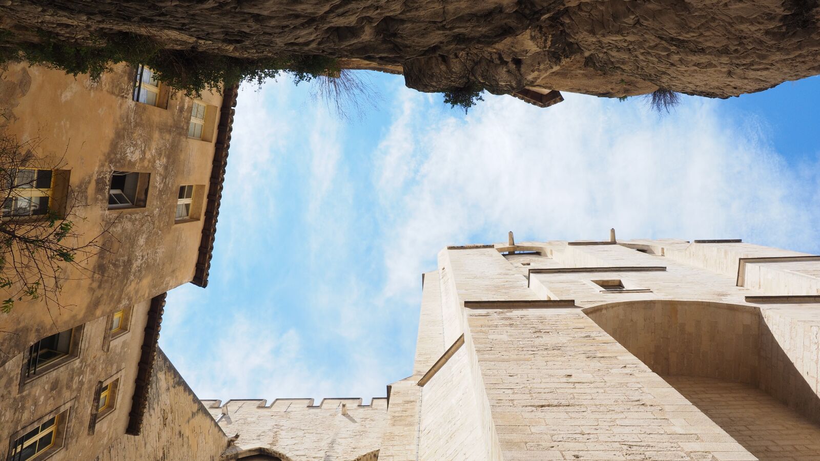 Olympus OM-D E-M1 + Olympus M.Zuiko Digital ED 12-40mm F2.8 Pro sample photo. Avignon, palais des papes photography