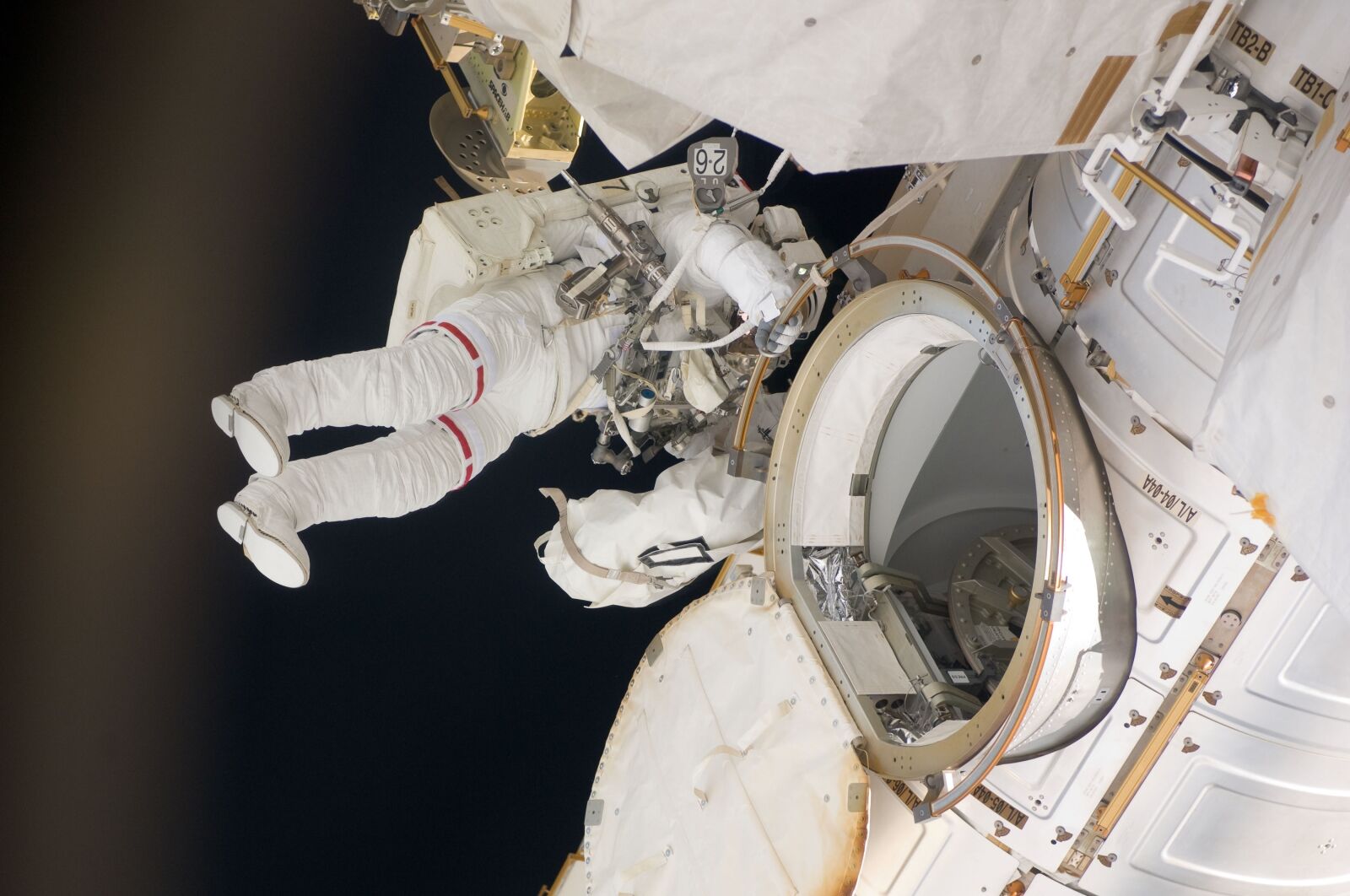 Nikon D2Xs sample photo. Astronaut, mission, space photography
