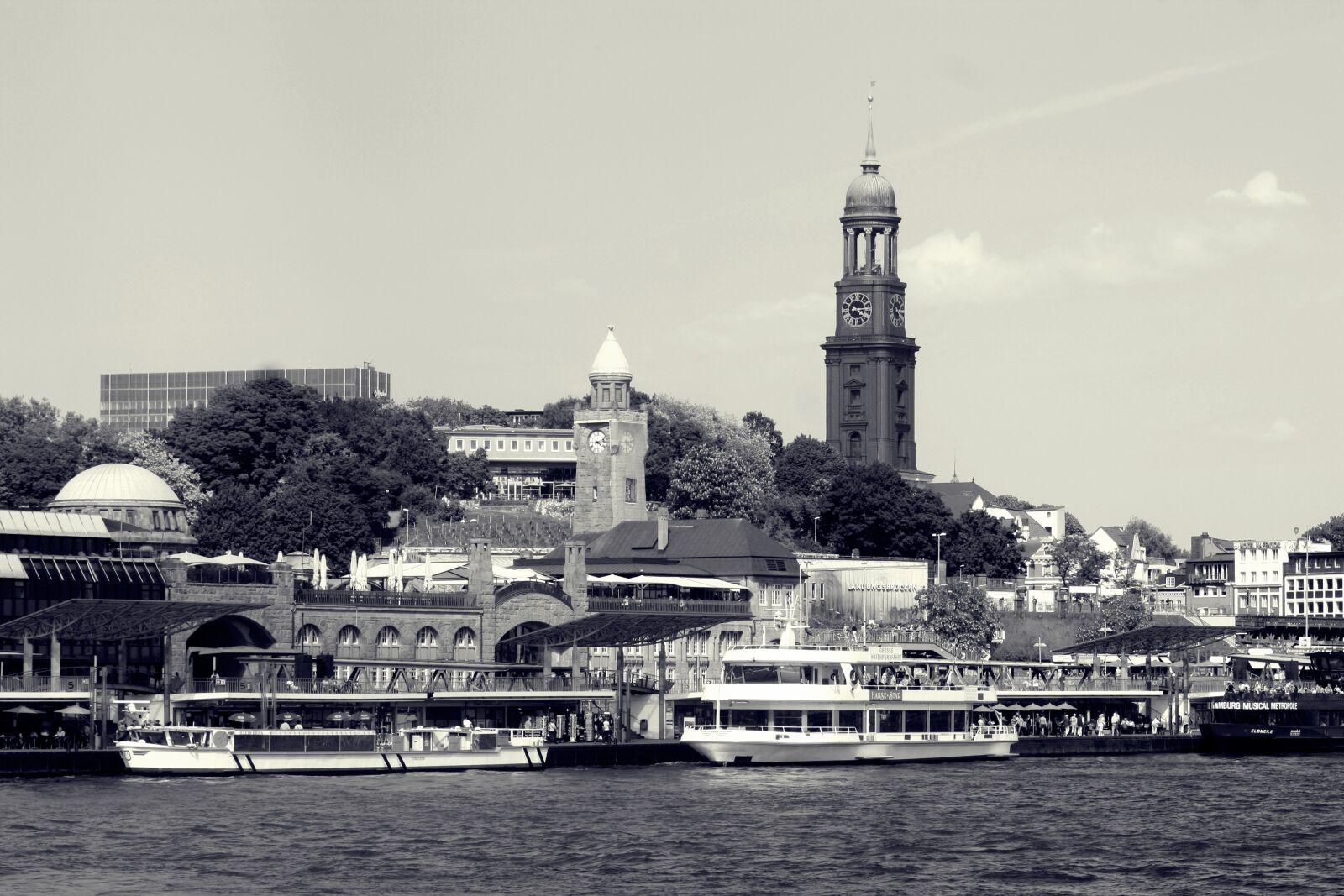 Canon EOS 1000D (EOS Digital Rebel XS / EOS Kiss F) sample photo. Hamburg, hanseatic city of photography