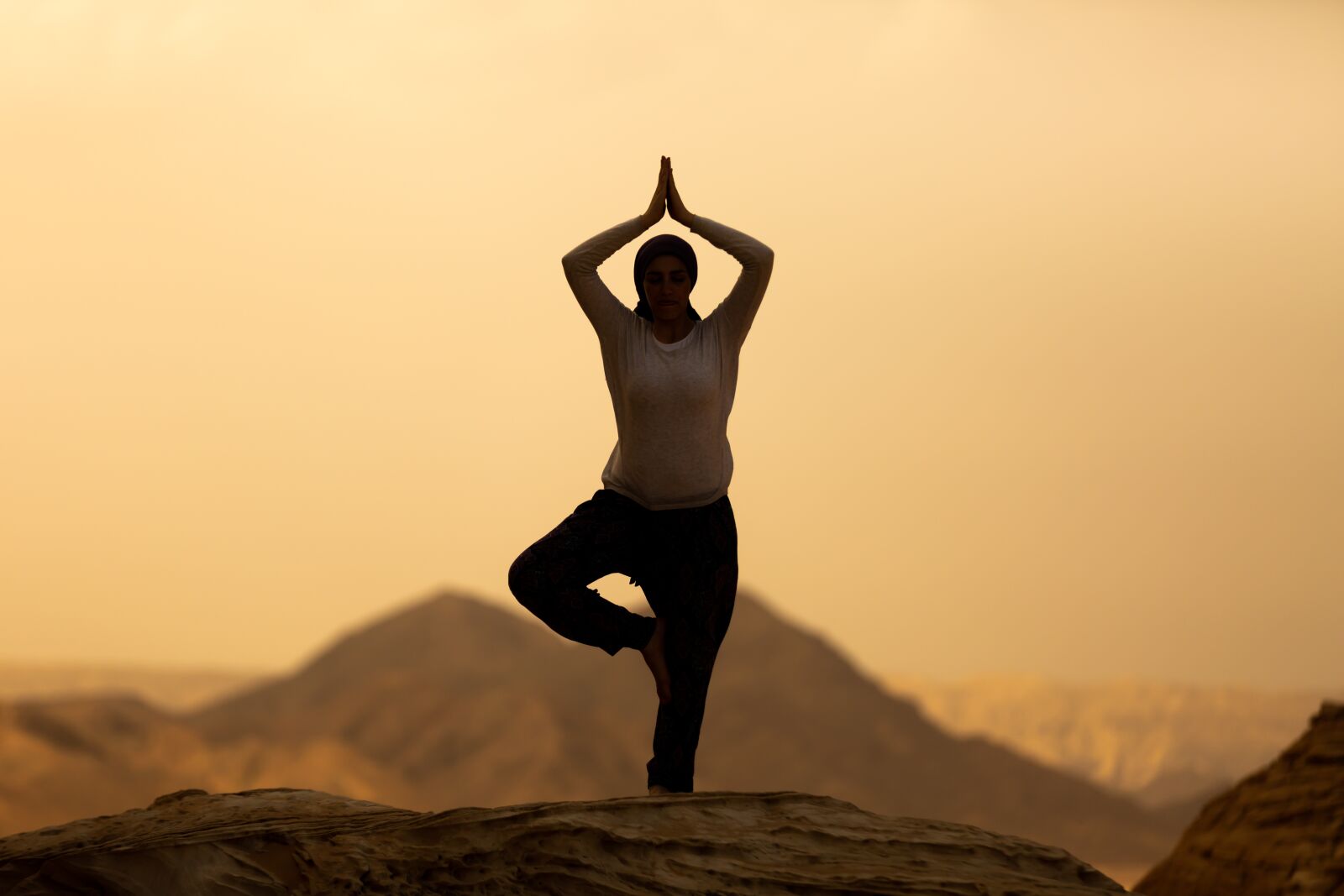 Canon EOS 5D Mark III sample photo. Yoga, mountain, egypt photography