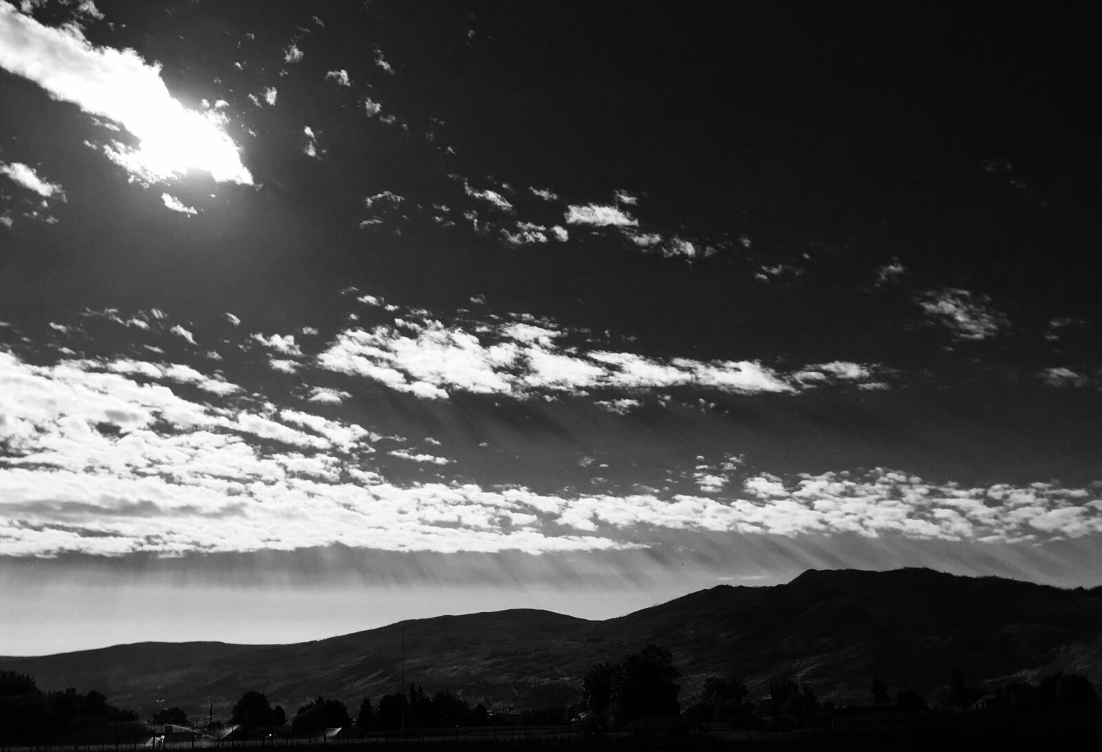 Apple iPhone 6s Plus sample photo. Clouds, rays, sun photography