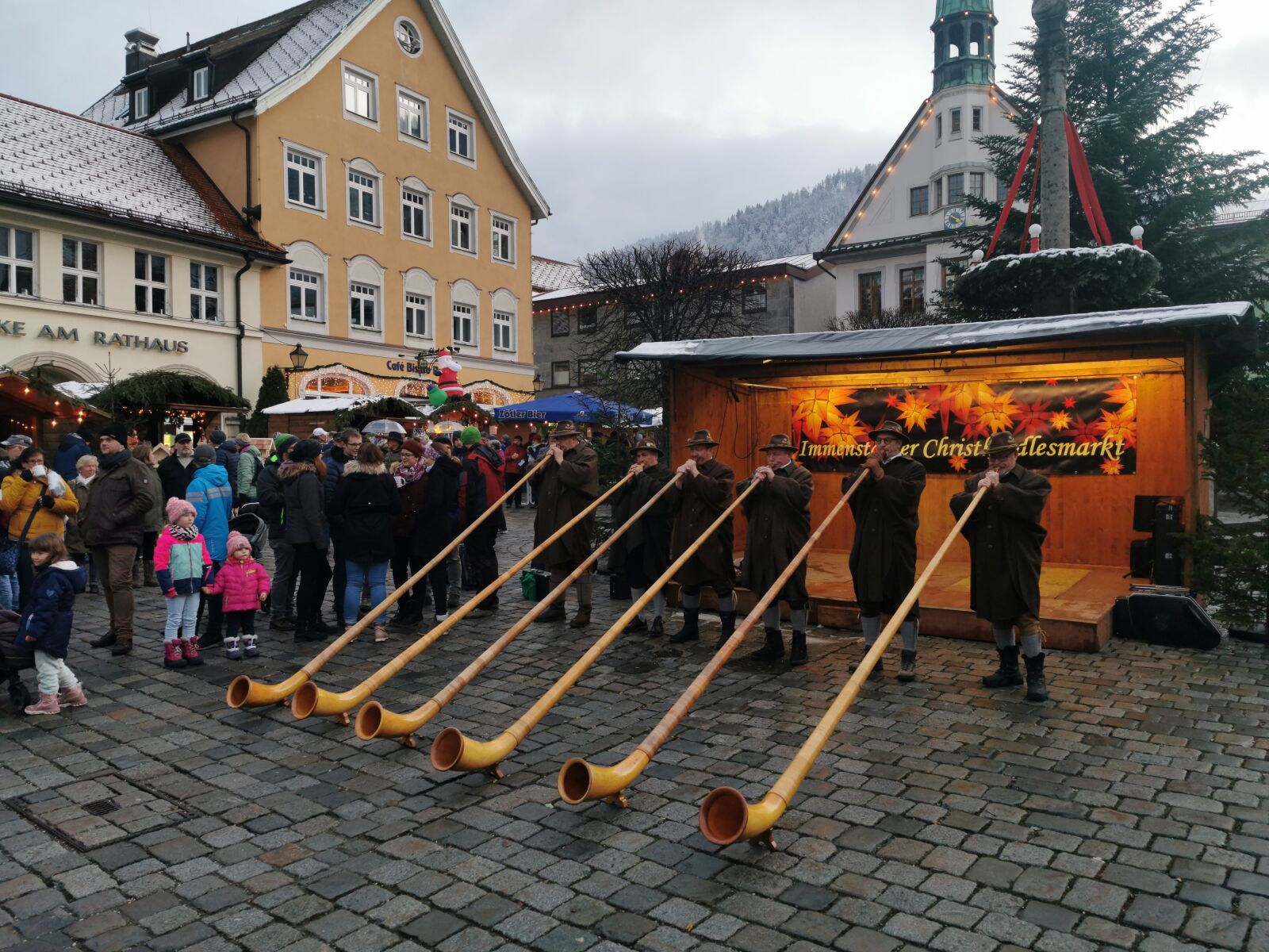 HUAWEI P30 Pro sample photo. Christmas market, alphorn blowers photography
