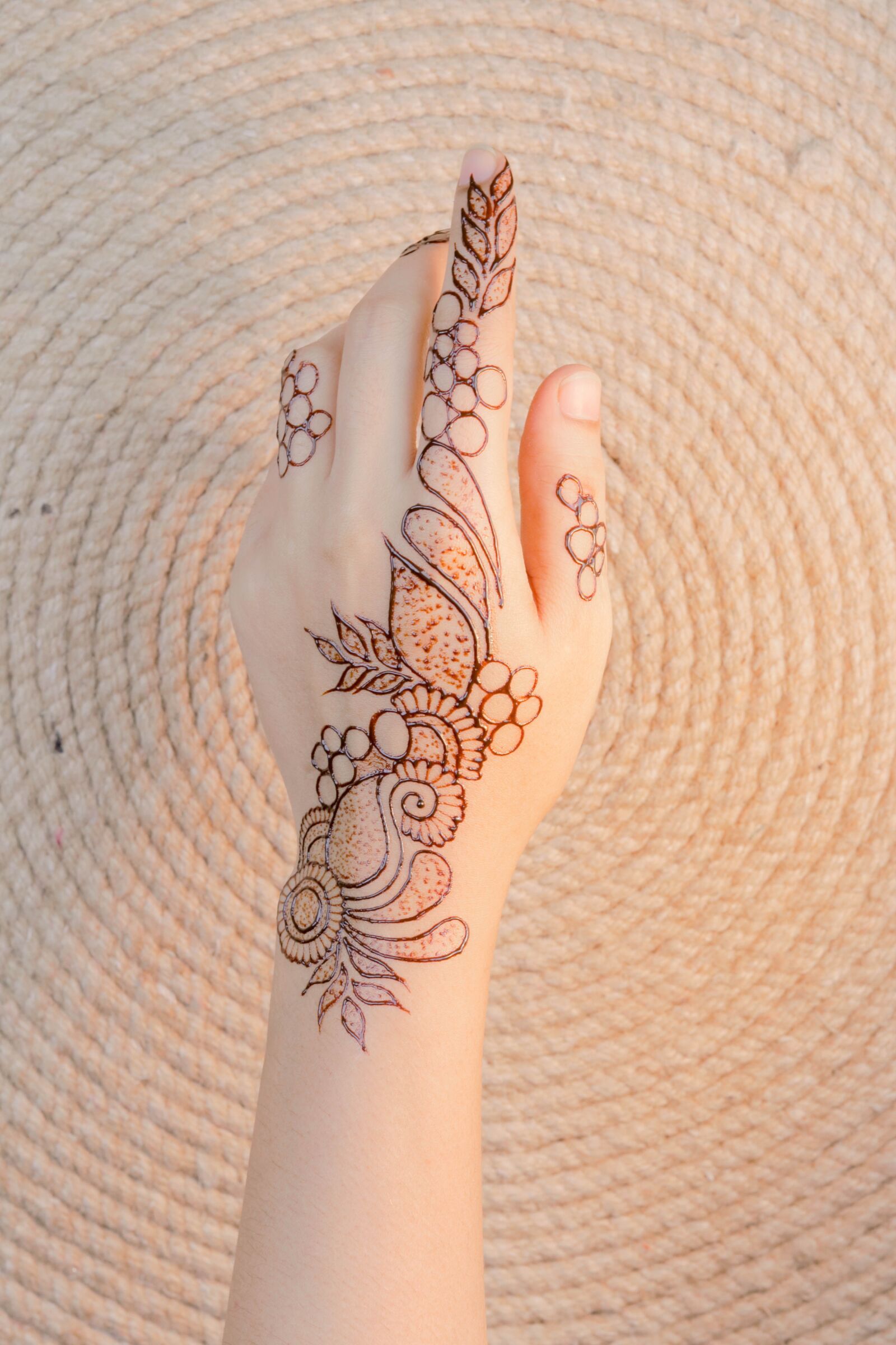 Canon EOS 80D + Canon EF 50mm F1.8 STM sample photo. Henna, hands, mehendi photography