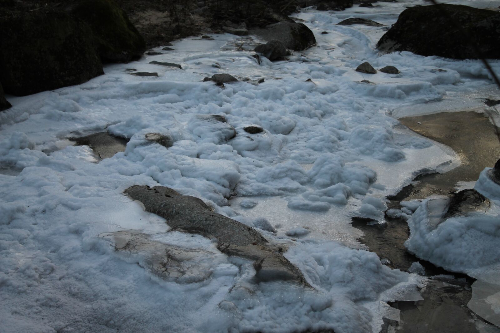 Canon EOS 1100D (EOS Rebel T3 / EOS Kiss X50) sample photo. Frozen, river, winter photography