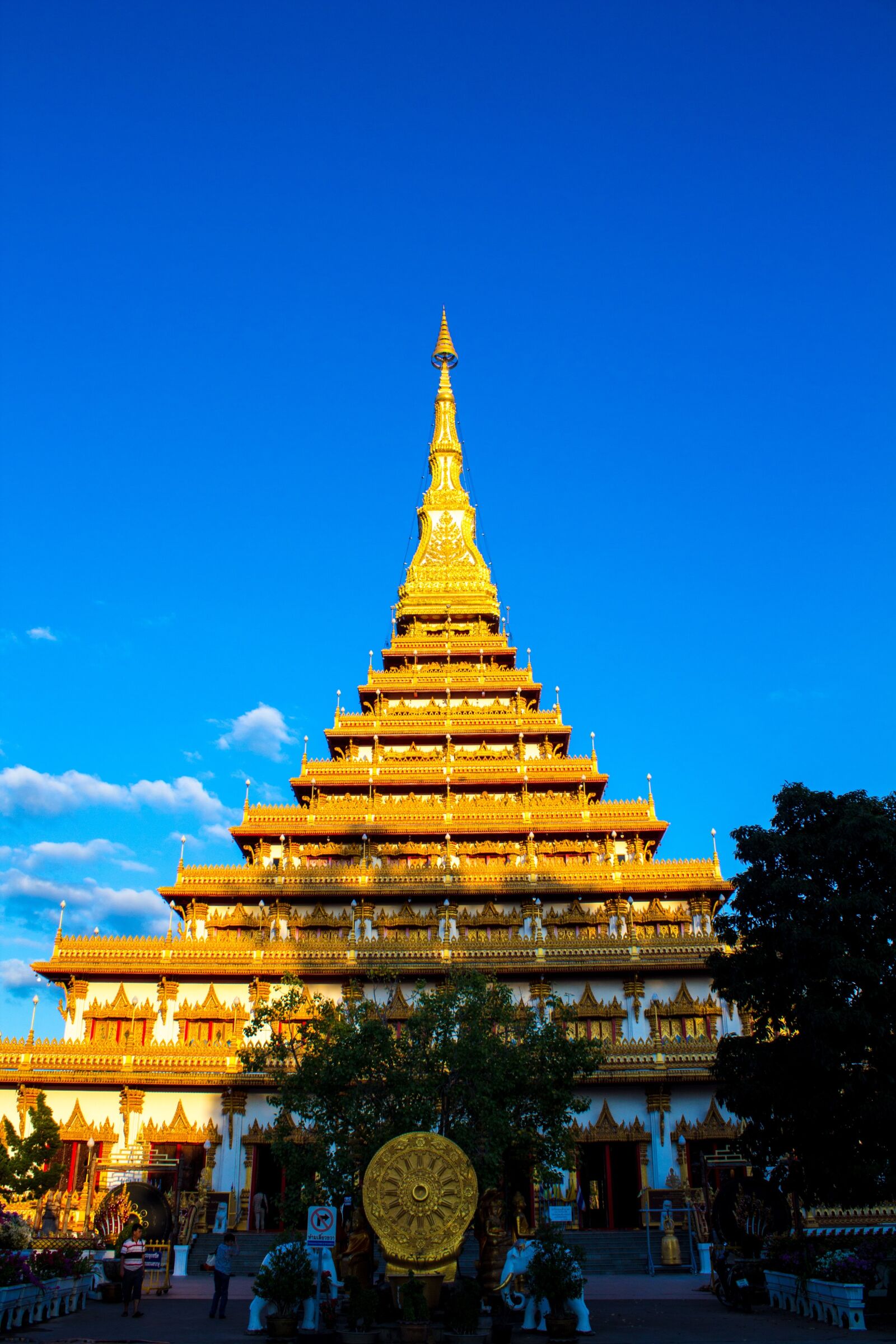 Canon EOS 60D sample photo. Wat nong waeng, church photography