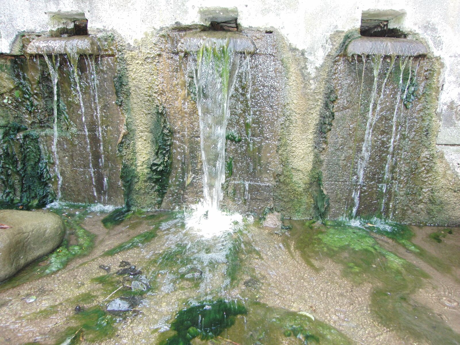 CASIO EX-FH20 sample photo. Water, waterfall, bach photography