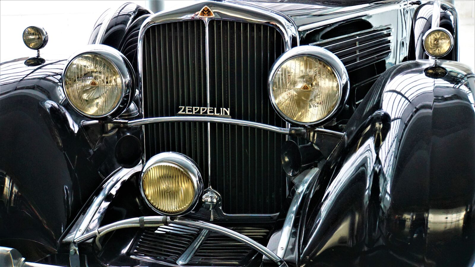 Sony E 18-200mm F3.5-6.3 OSS LE sample photo. Maybach, zeppelin-vintage, auto photography