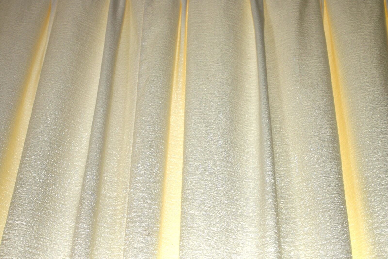 f/3.5-5.6 IS sample photo. Cream color, curtains, texture photography