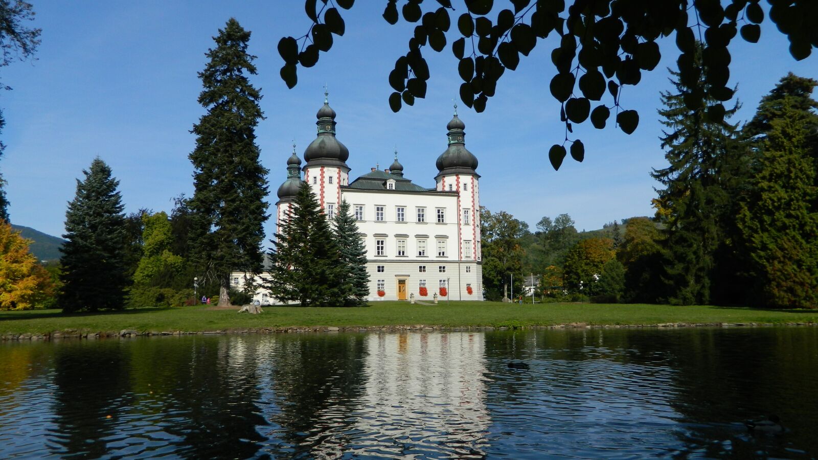 Nikon Coolpix L120 sample photo. Vrchlabi castle, autumn, reflection photography