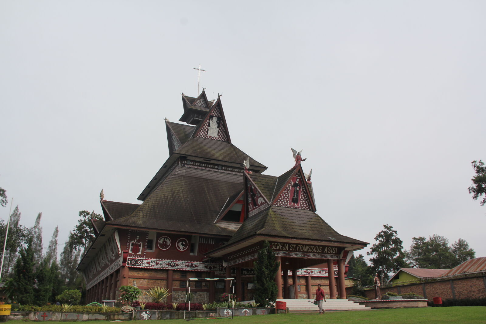 Canon EF-S 18-200mm F3.5-5.6 IS sample photo. Brastagi, catholic, church, karo photography