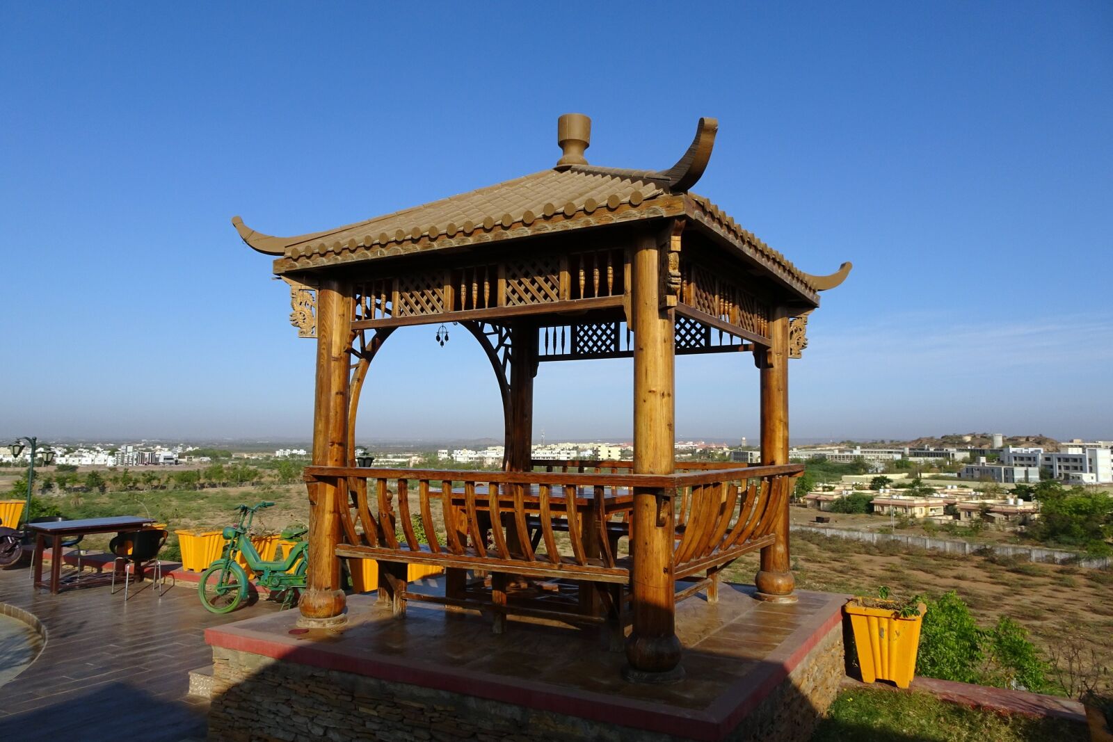 Sony Cyber-shot DSC-HX90V sample photo. Gazebo, wooden, decorative photography