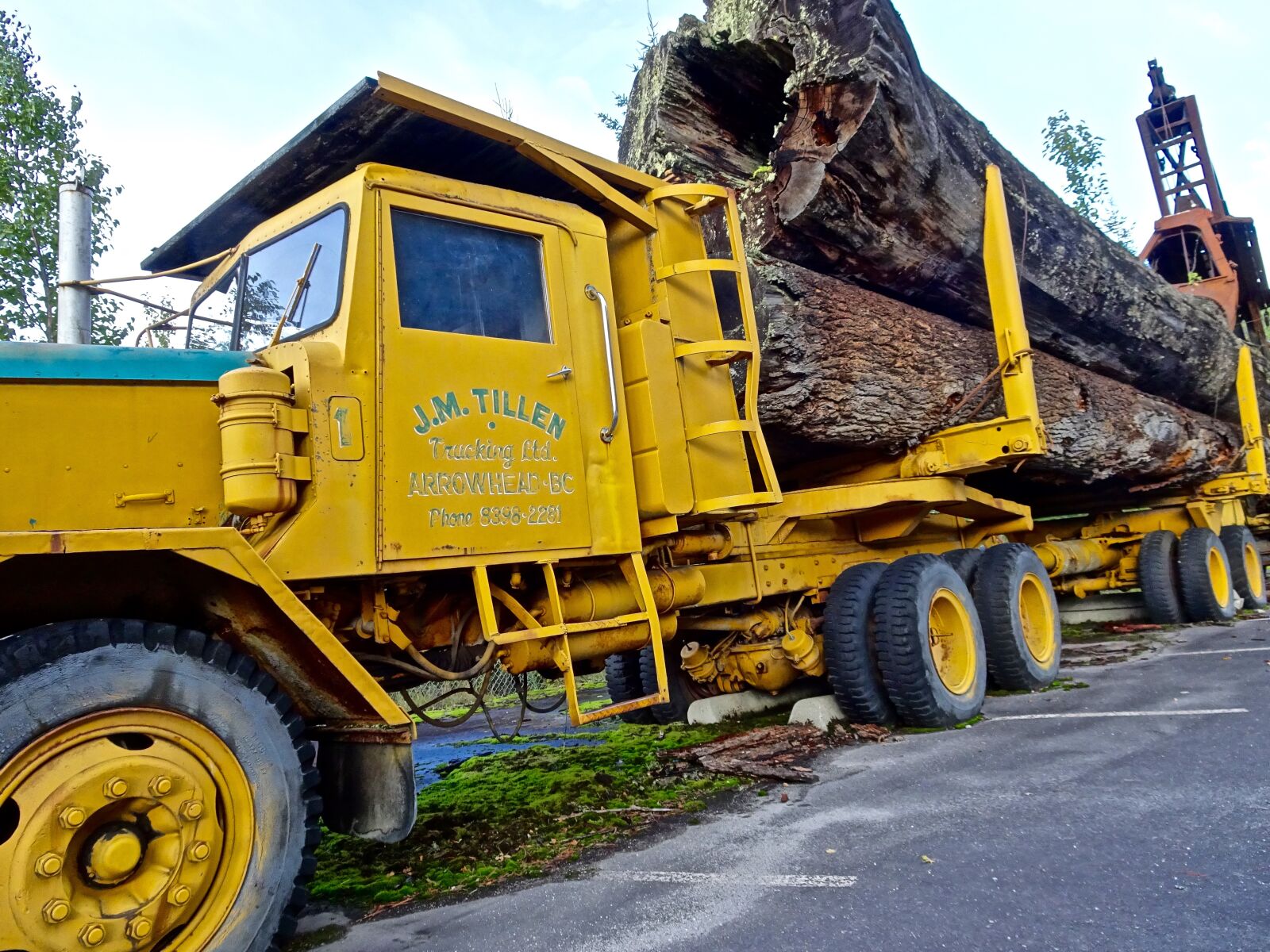 Sony Cyber-shot DSC-HX90V sample photo. Log truck, transport, trailer photography