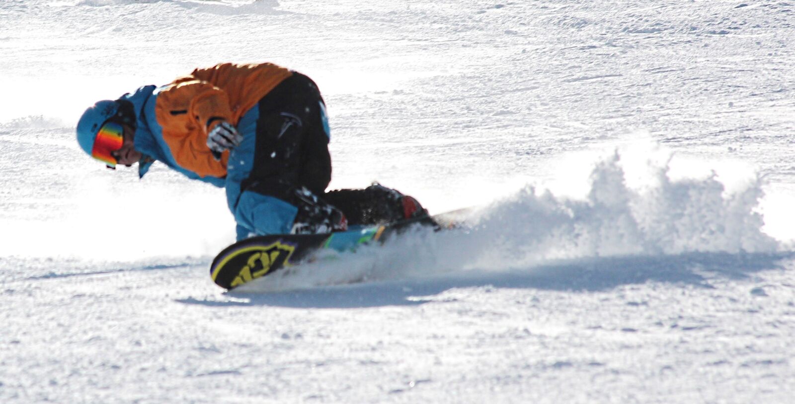 Canon EOS 600D (Rebel EOS T3i / EOS Kiss X5) sample photo. Snowboard, carving, powder photography