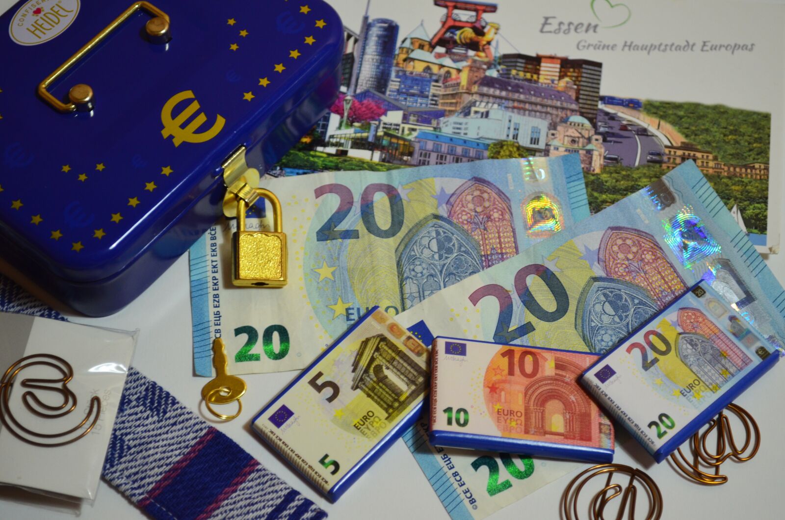 Nikon D5100 sample photo. Economía, dinero, euro photography