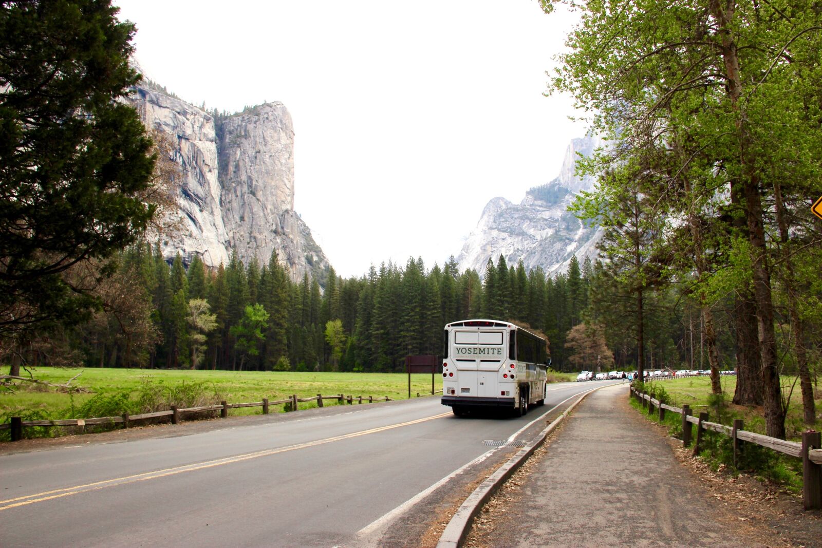 Canon EOS 600D (Rebel EOS T3i / EOS Kiss X5) sample photo. Highway, mountain, bus photography