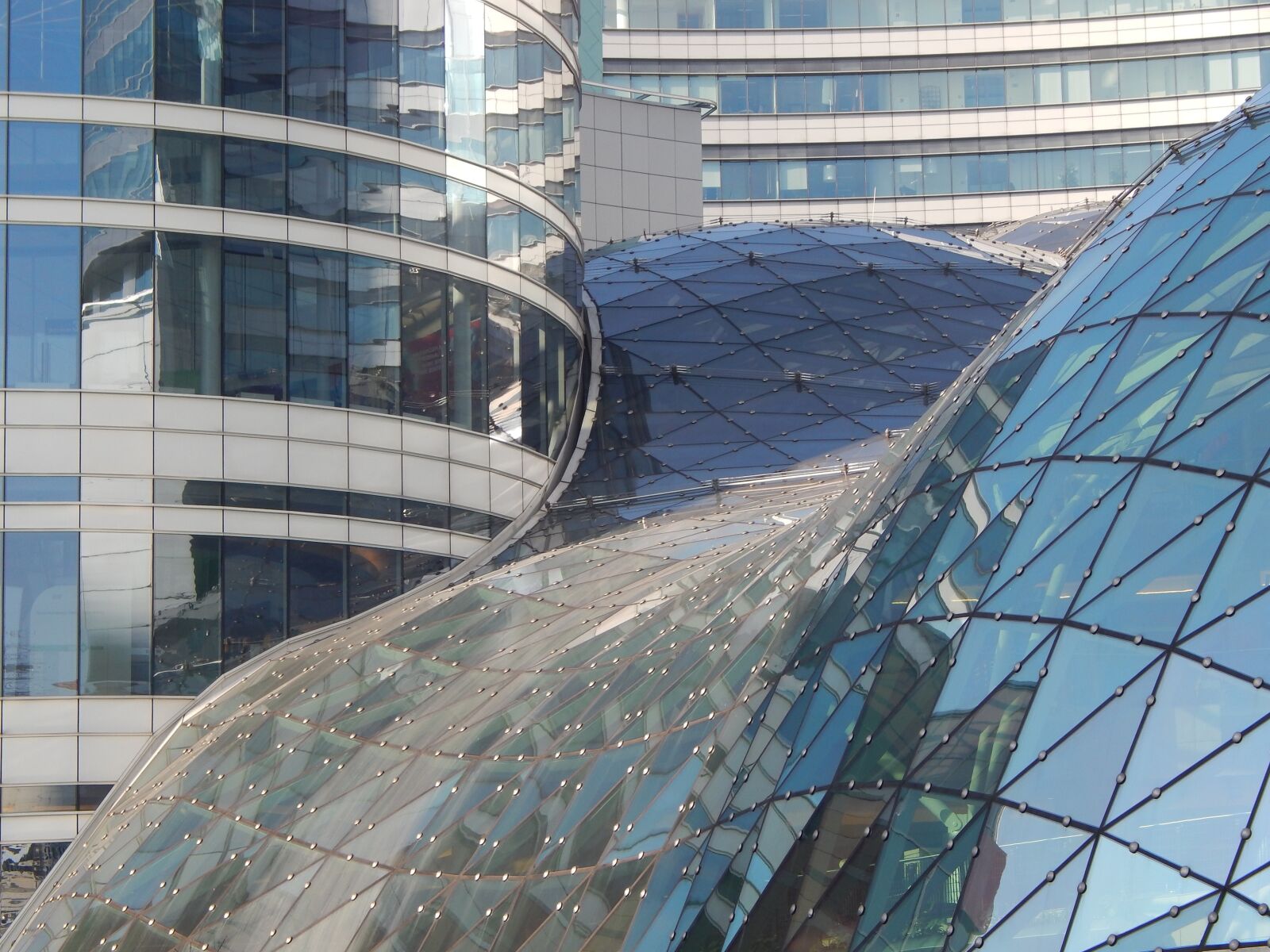 Nikon Coolpix L820 sample photo. Architecture, city, cialis photography