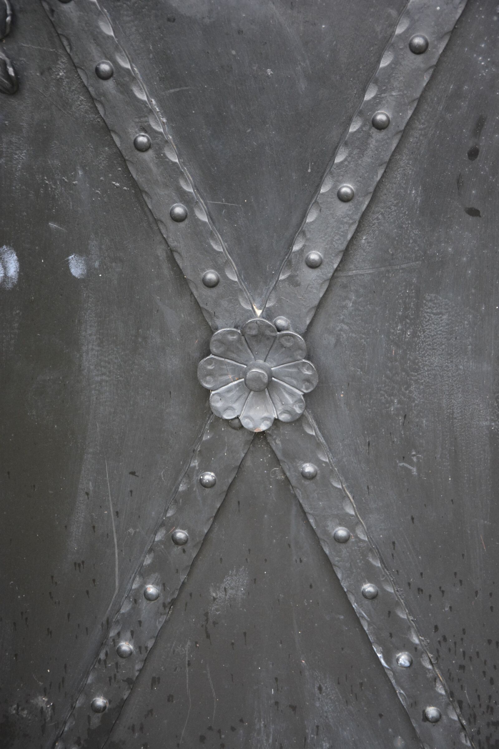 Nikon D7100 sample photo. Detail, door, metal photography
