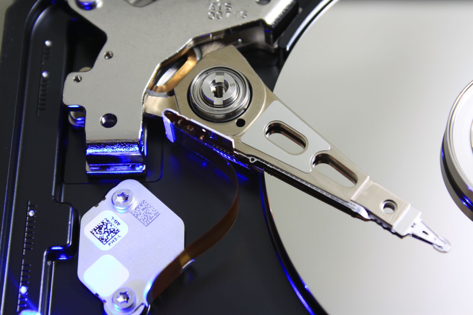 Canon EOS 50D sample photo. Hdd, hard disk, disk photography