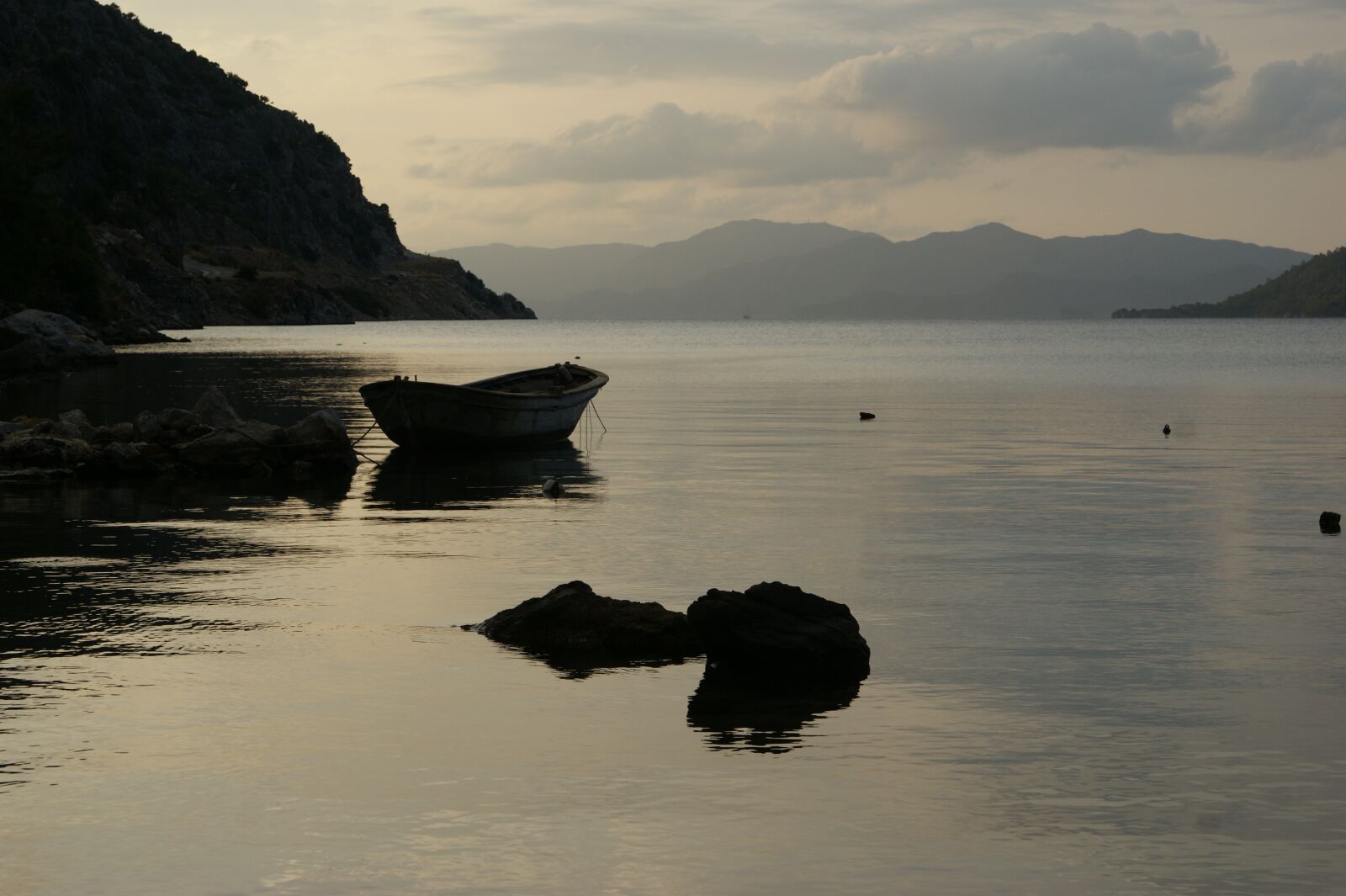 Sony Alpha DSLR-A350 sample photo. Body of water, marine photography