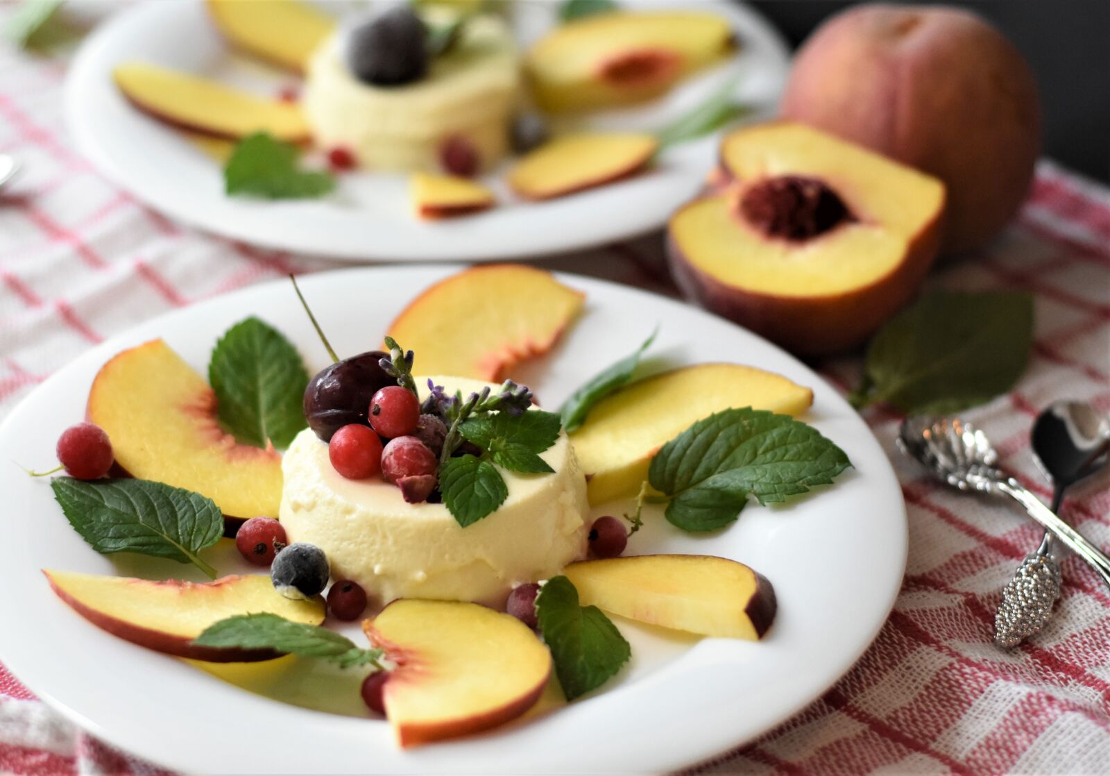 Nikon D7200 sample photo. Panna cotta, cream, dessert photography