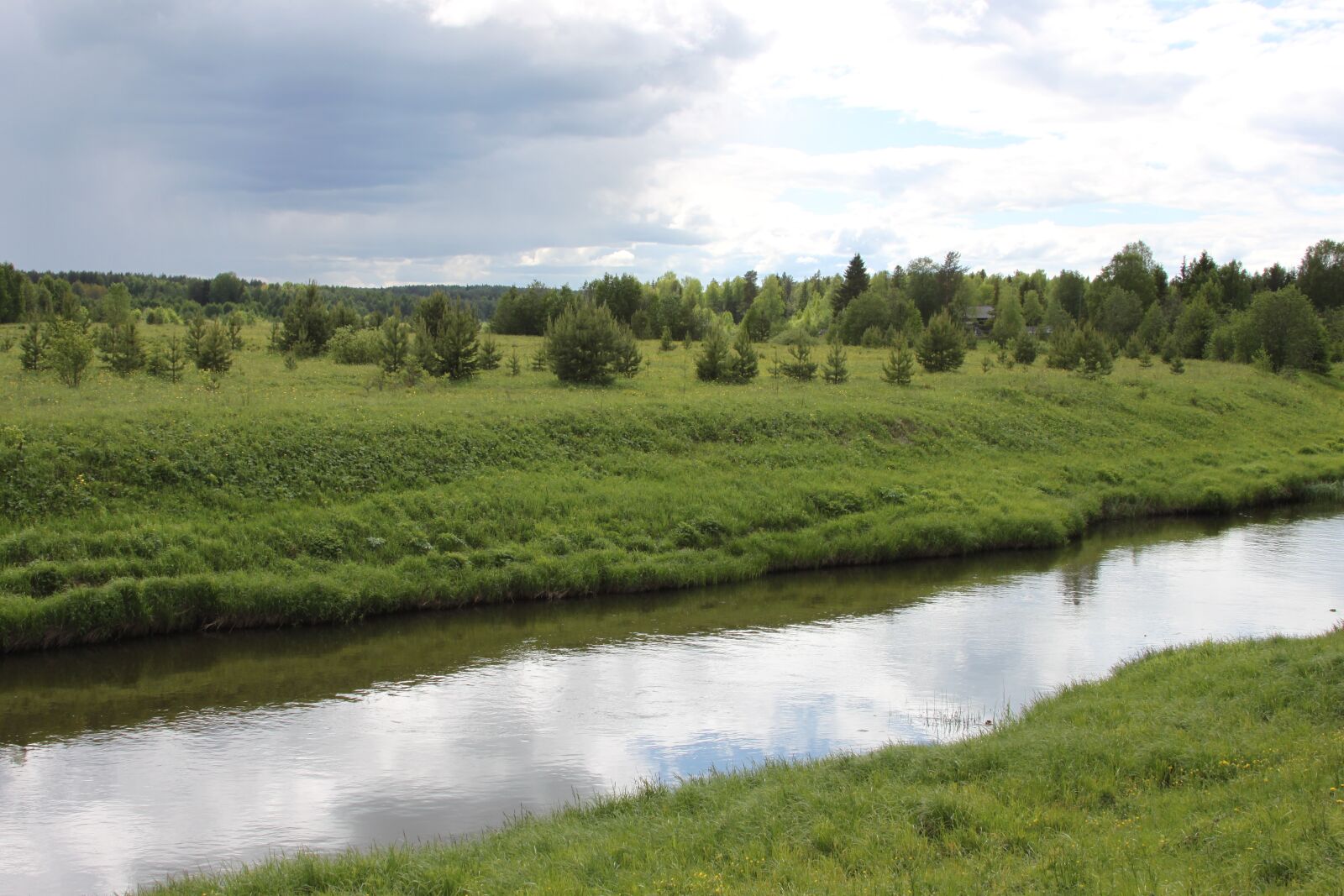 Canon EOS 500D (EOS Rebel T1i / EOS Kiss X3) sample photo. Small river, meadow, glade photography