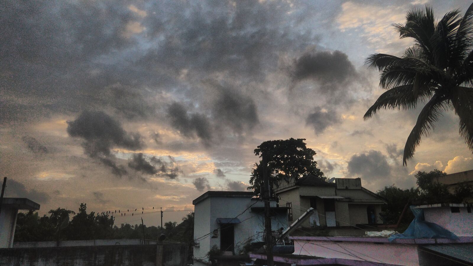 Motorola moto x4 sample photo. Sky, clouds, rooftop photography