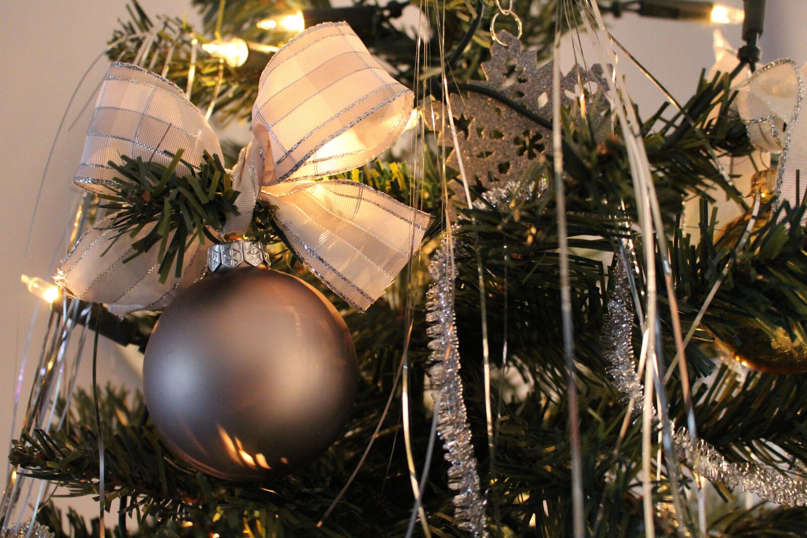 Canon EOS 700D (EOS Rebel T5i / EOS Kiss X7i) sample photo. Christmas, tree, tree decorations photography