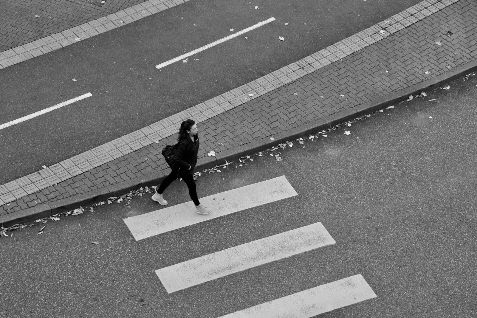 Canon EOS 800D (EOS Rebel T7i / EOS Kiss X9i) sample photo. Passage, pedestrian, street photography
