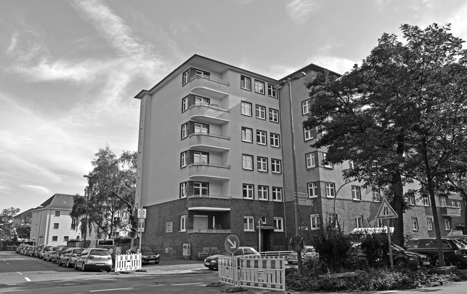 Nikon D5200 sample photo. Cologne, book forest, corner photography