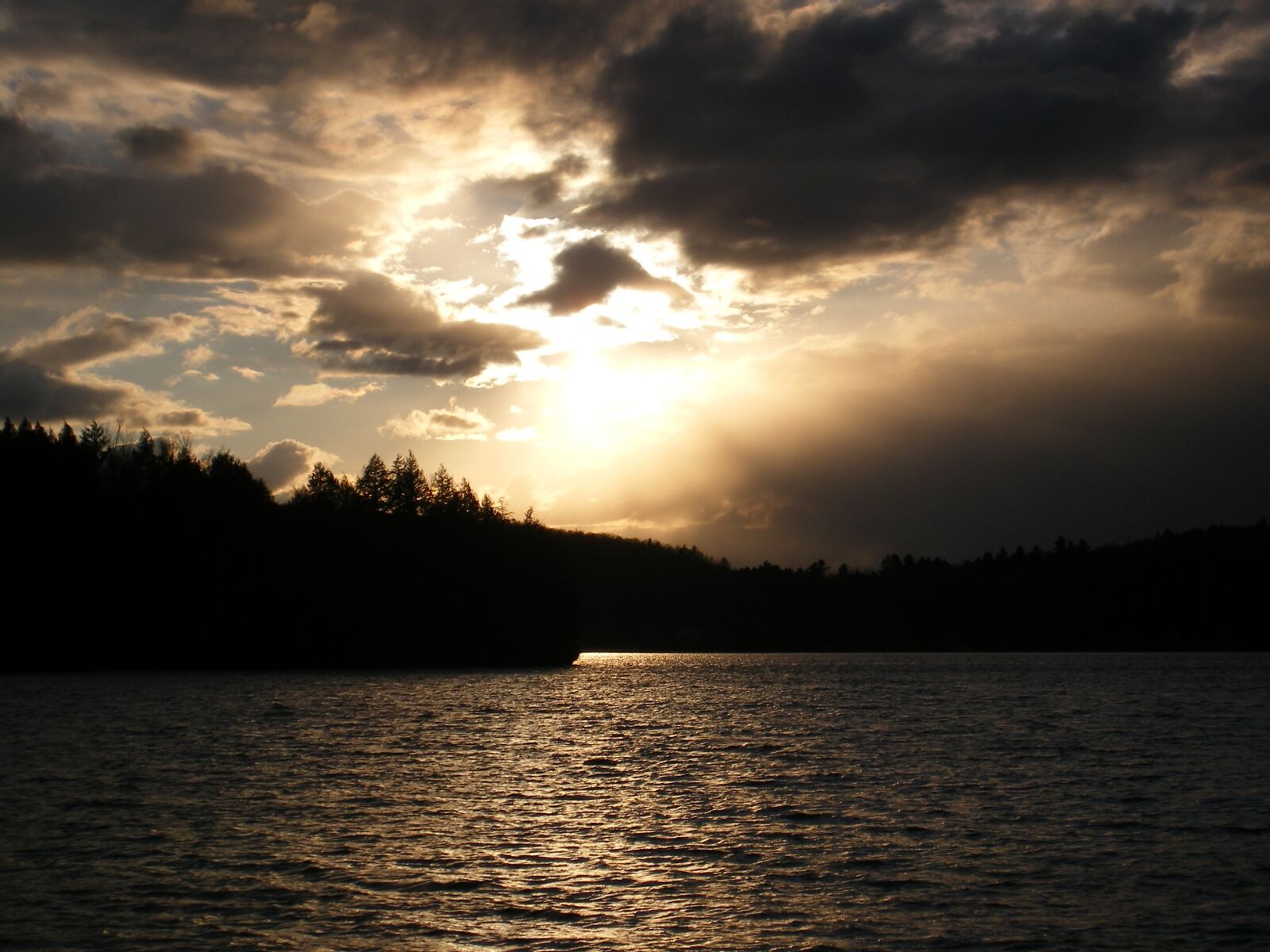 Fujifilm FinePix F470 sample photo. Water, sunset, nature photography