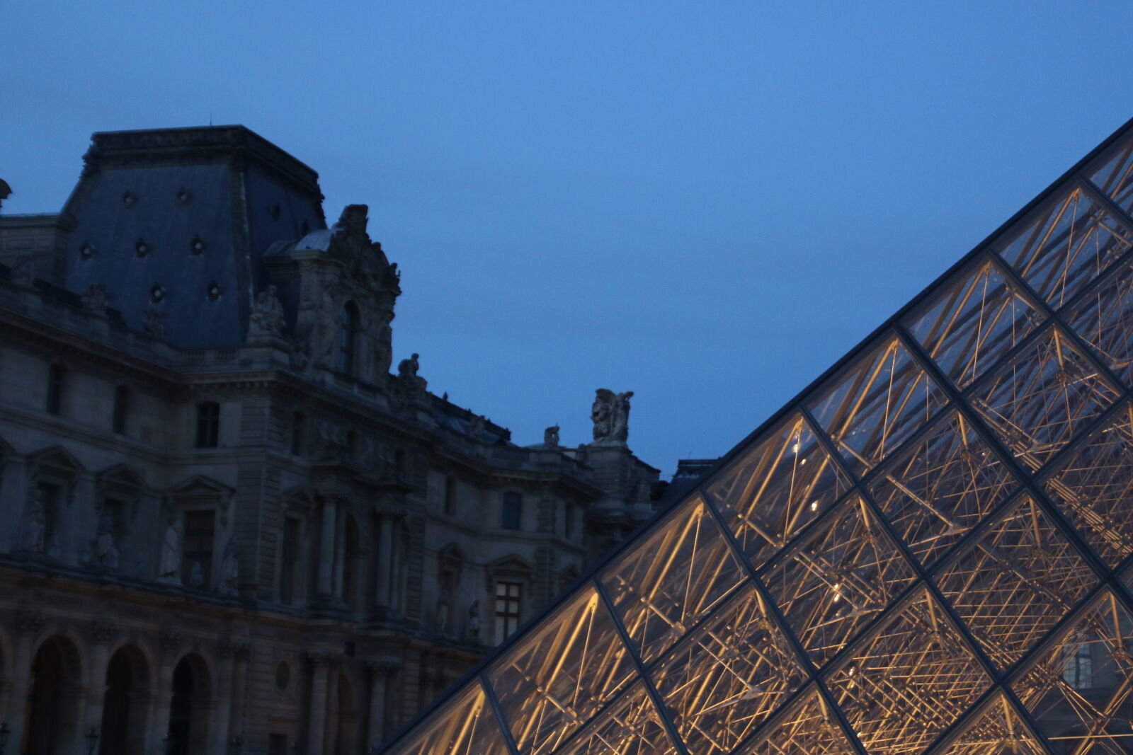 Canon EOS 7D Mark II sample photo. Architecture, capital, construction, evening photography
