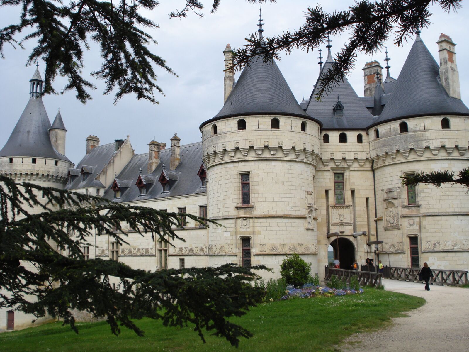 Sony DSC-W55 sample photo. Chaumont-sur-loire, castle, historical heritage photography