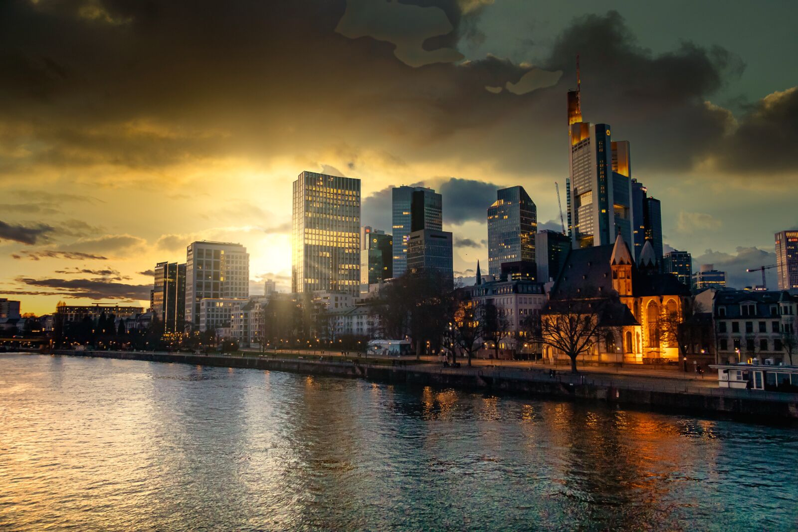 Canon EOS 77D (EOS 9000D / EOS 770D) sample photo. City, building, sunset photography