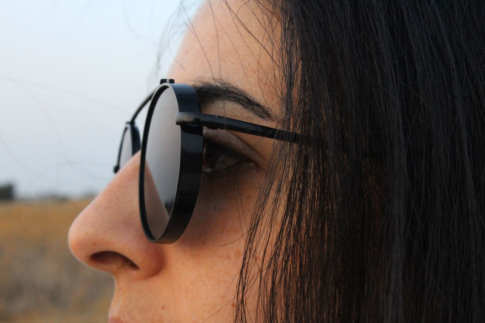 Canon EOS 1300D (EOS Rebel T6 / EOS Kiss X80) sample photo. Portrait, sunglasses, black photography
