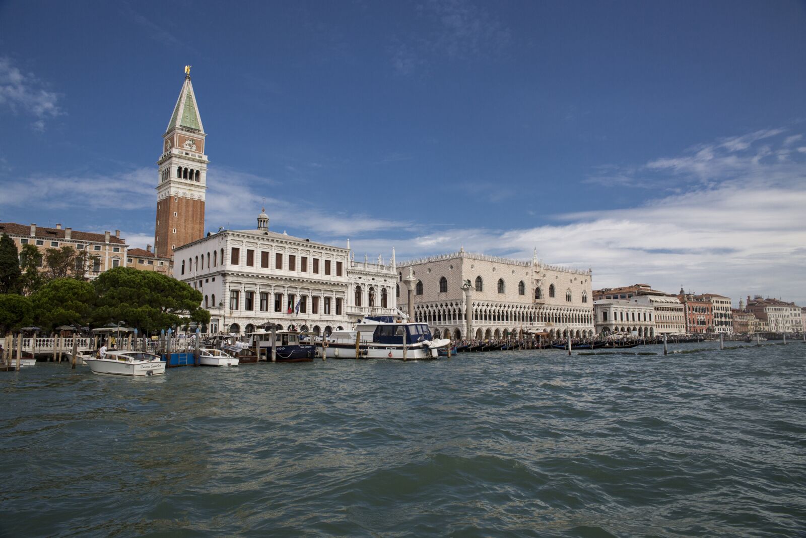 Canon EOS 5D Mark III sample photo. Italy, venece, water photography