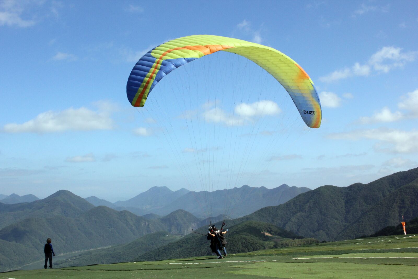 Canon EOS 550D (EOS Rebel T2i / EOS Kiss X4) sample photo. Paragliding, flight, sport photography