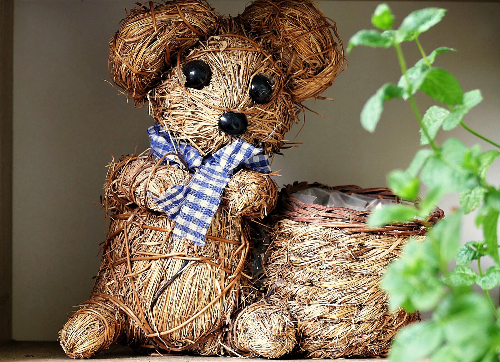 Panasonic Lumix DMC-FZ1000 sample photo. Straw animal, straw mouse photography