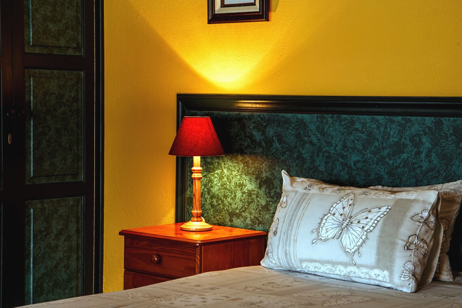 Canon EOS 70D sample photo. Room, house, pillow, bed photography