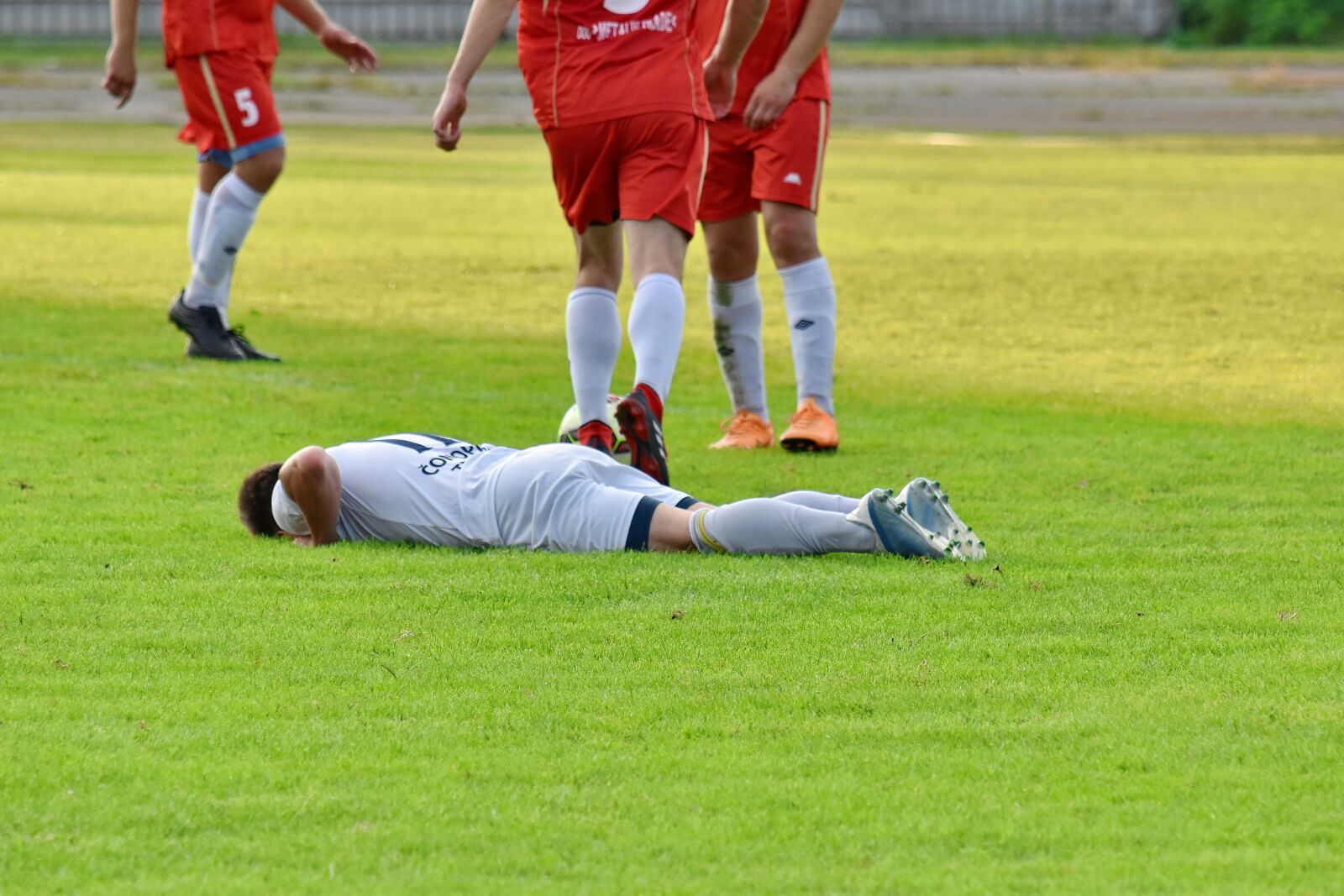 Nikon D5500 sample photo. Football player, injury, physical photography