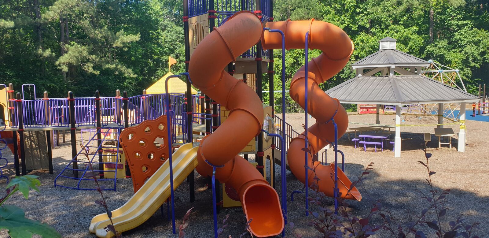 Samsung Galaxy Note9 sample photo. Playground, corona, closed photography
