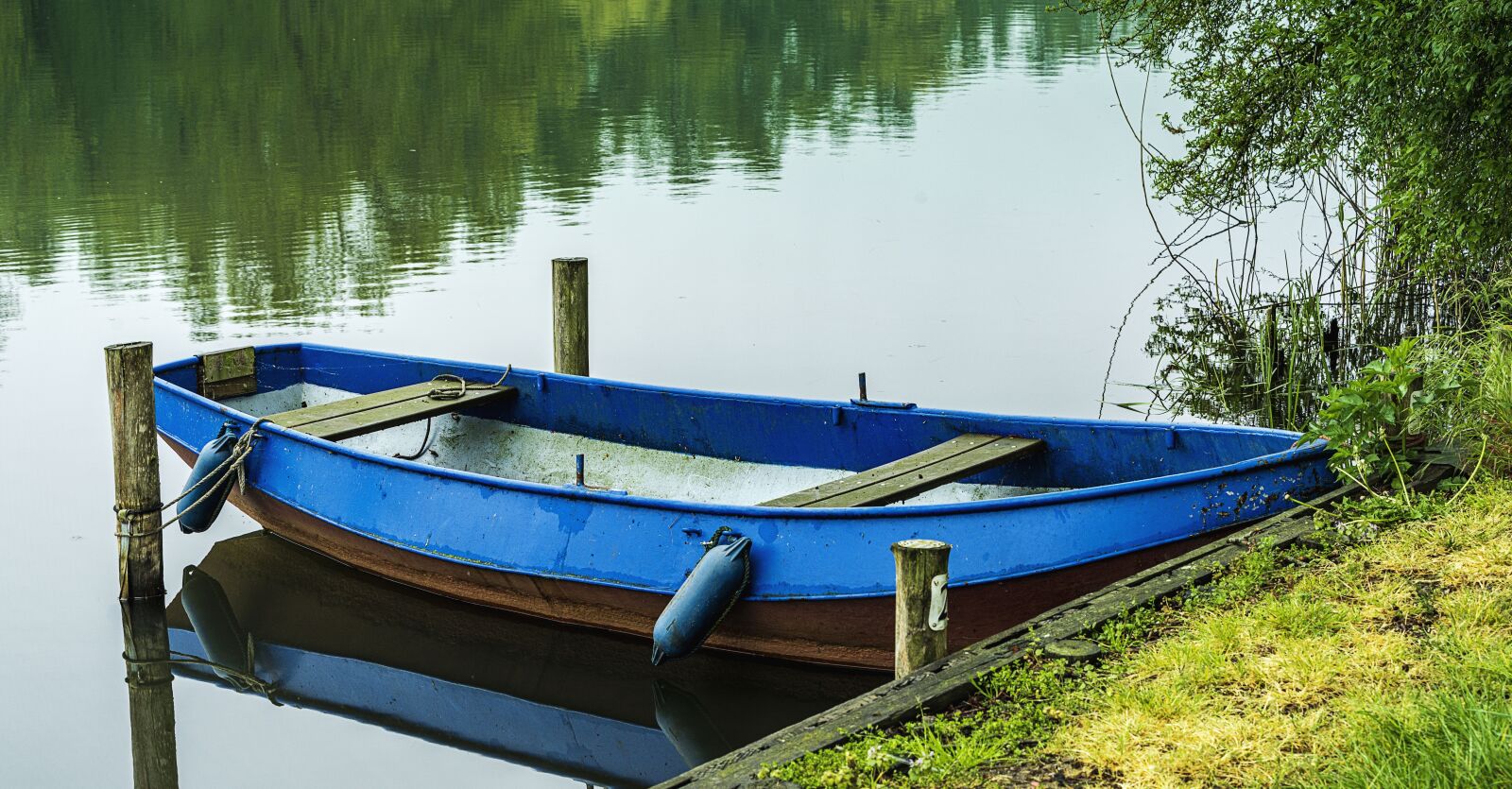 Sony a7R IV sample photo. Lake, boat, nature photography