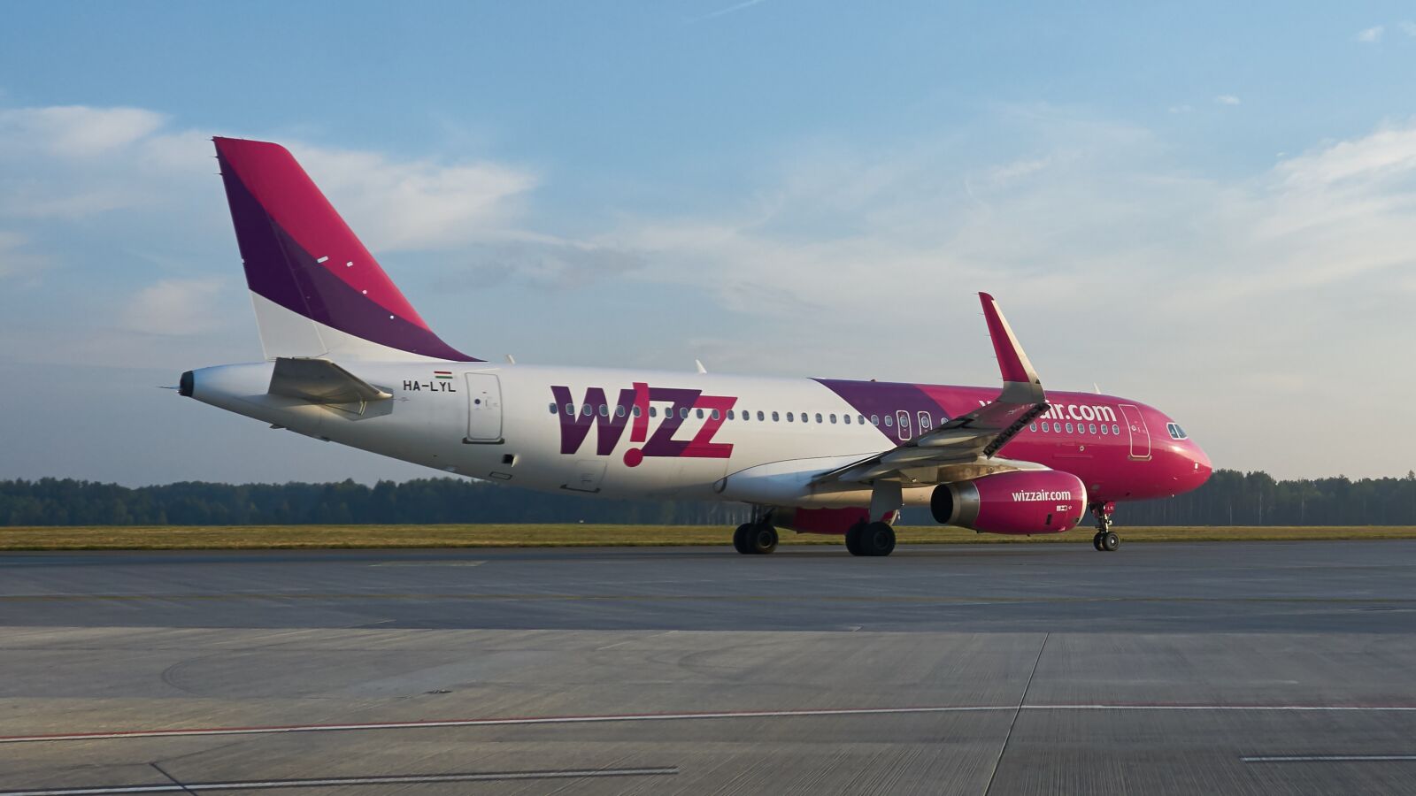 Sony a6000 sample photo. Wizz, wizzair, the plane photography