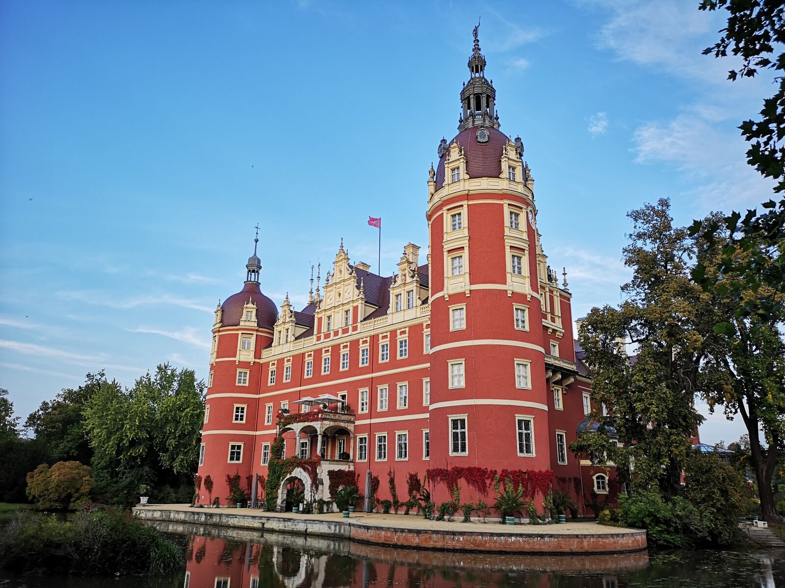 HUAWEI CLT-L09 sample photo. Castle, park, old photography