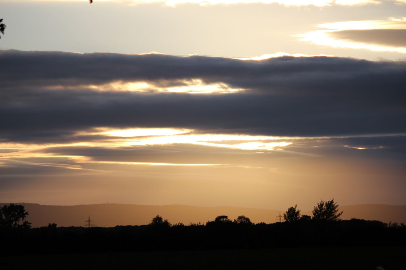 Canon EOS 550D (EOS Rebel T2i / EOS Kiss X4) sample photo. Sunset, clouds, evening sky photography