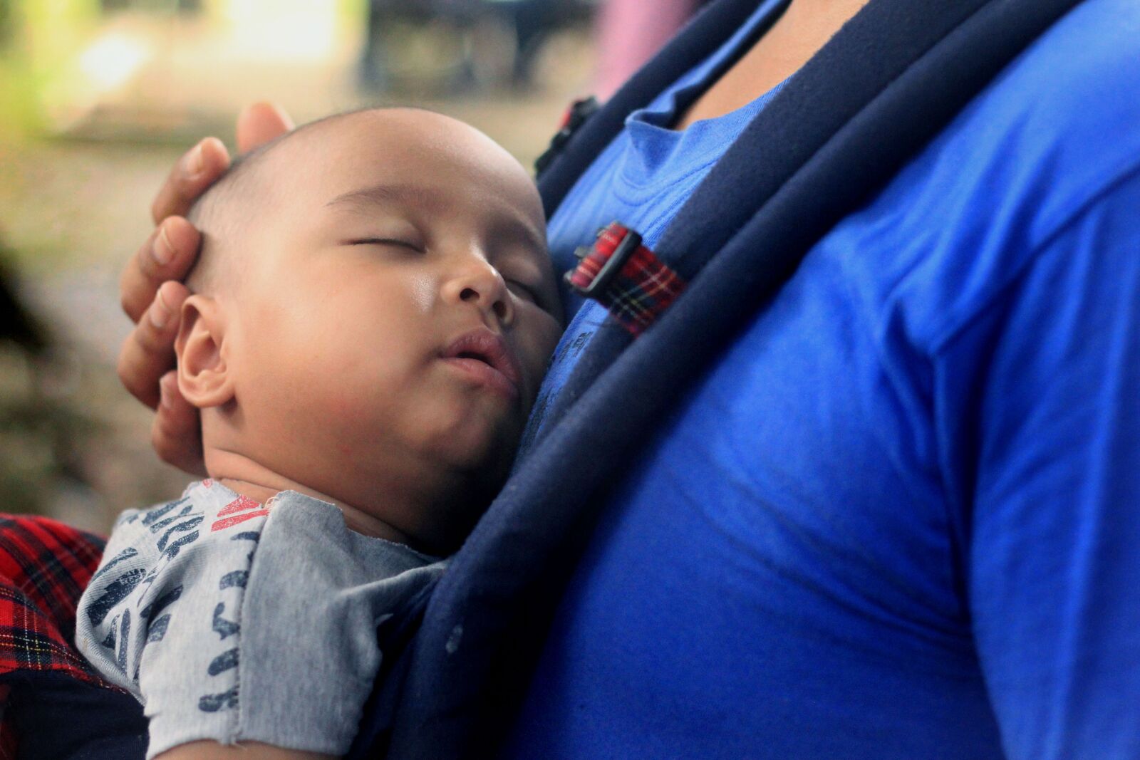 Canon EOS 60D + Canon EF 50mm F1.8 II sample photo. Baby, sleep, father photography