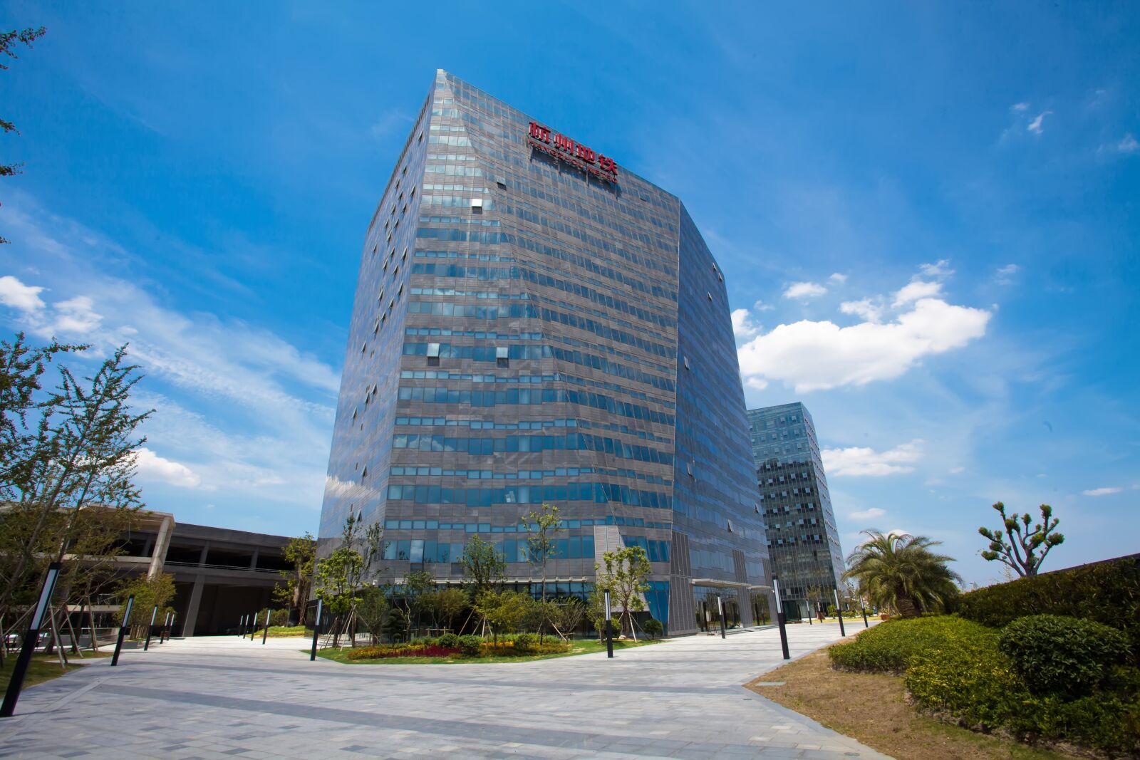 Canon EF 17-40mm F4L USM sample photo. Tall buildings, blue sky photography