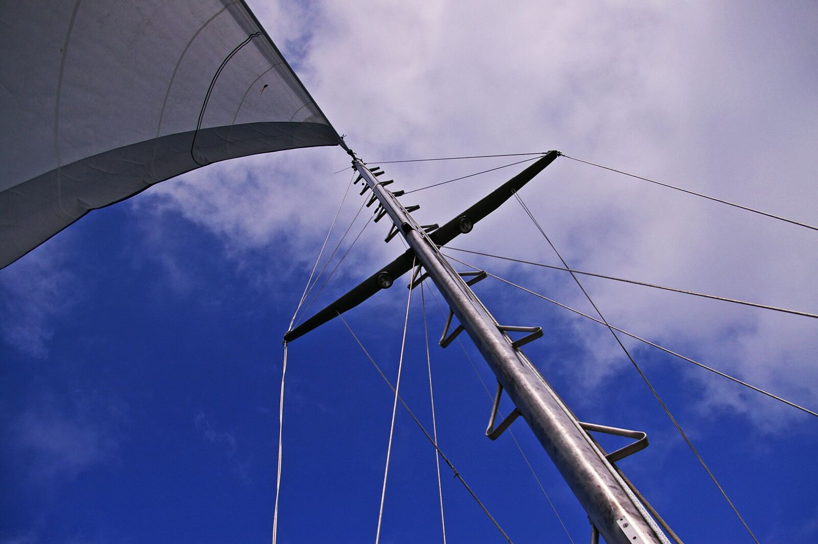 Pentax *ist DL2 sample photo. Sailing boat, sailing vessel photography