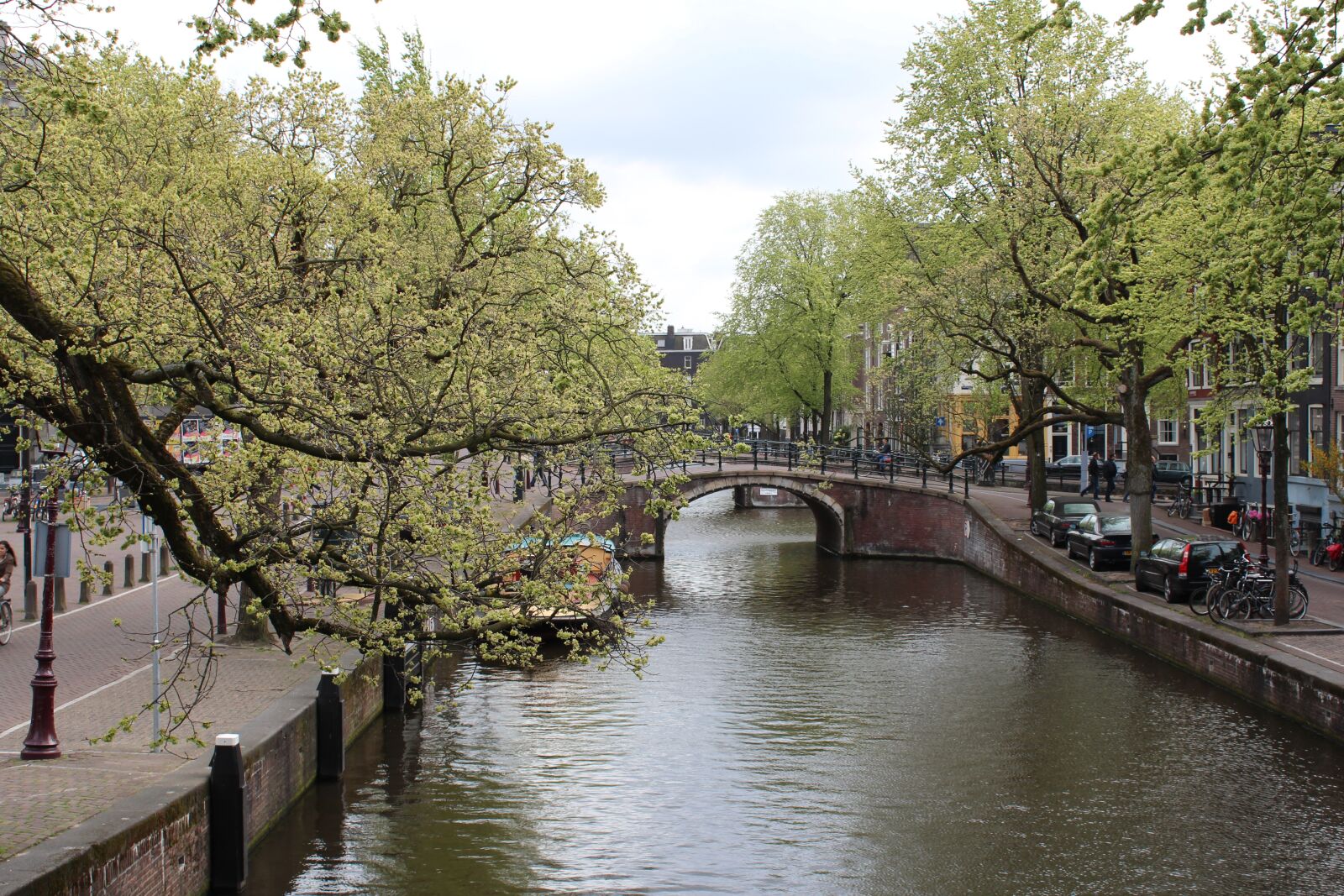 Canon EOS 600D (Rebel EOS T3i / EOS Kiss X5) sample photo. Amsterdam, bridge, street photography