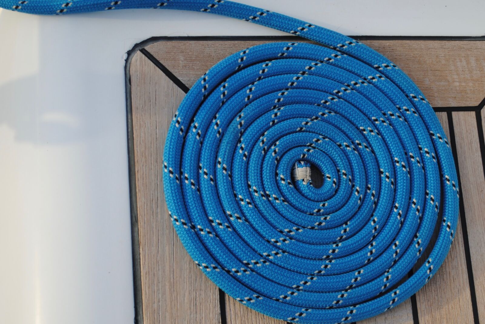Nikon D3000 sample photo. Rope, coil, spiral photography