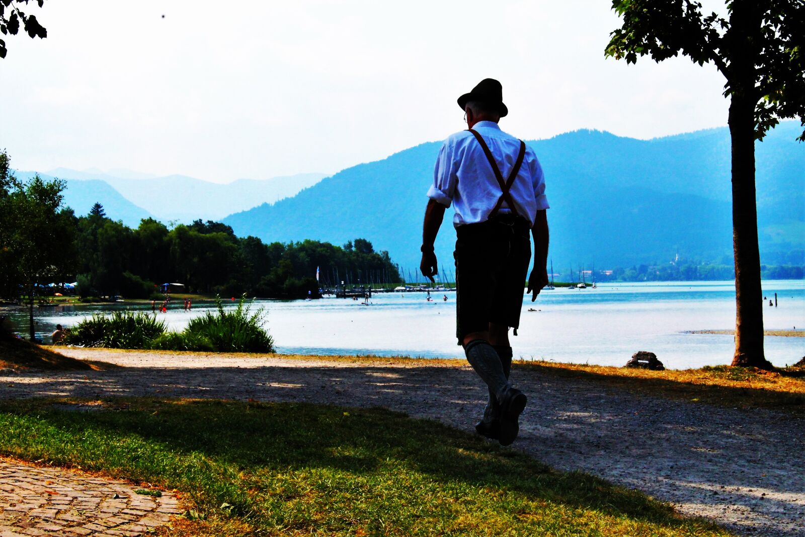 Canon EOS 1300D (EOS Rebel T6 / EOS Kiss X80) sample photo. Tegernsee, bank, walkers photography